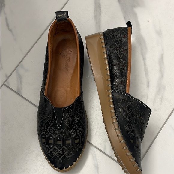 Soft Leather Comfortable Loafers Black with Tan - Picture 3 of 10